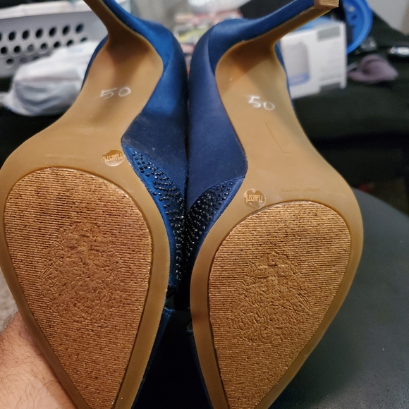 Heels - Picture 3 of 3